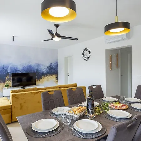 Daire Bezauberndes 100 Meter Zum Sandstrand Mit Meerblick, Jacuzzi, Bbq