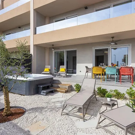 Bezauberndes 100 Meter Zum Sandstrand Mit Meerblick, Jacuzzi, Bbq * Medulin