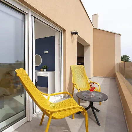 Bezauberndes 100 Meter Zum Sandstrand Mit Meerblick, Jacuzzi, Bbq Apartment Medulin