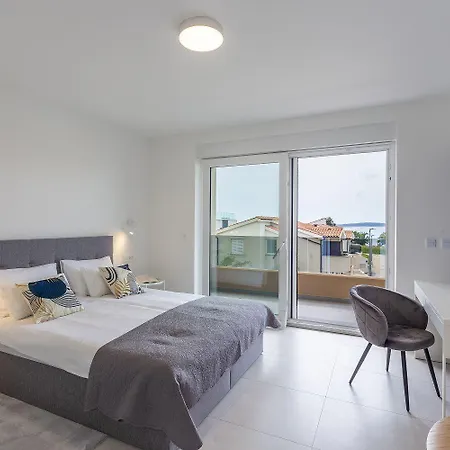 Bezauberndes 100 Meter Zum Sandstrand Mit Meerblick, Jacuzzi, Bbq Apartment Medulin