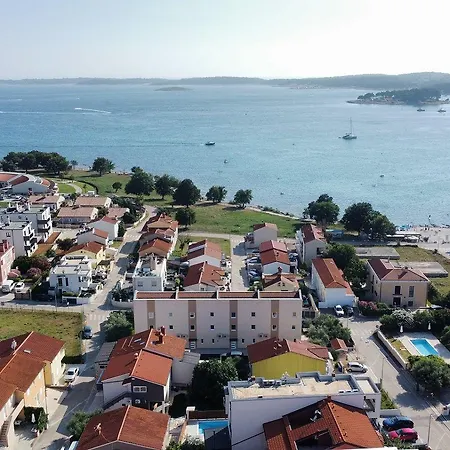 Apartment Bezauberndes 100 Meter Zum Sandstrand Mit Meerblick, Jacuzzi, Bbq *